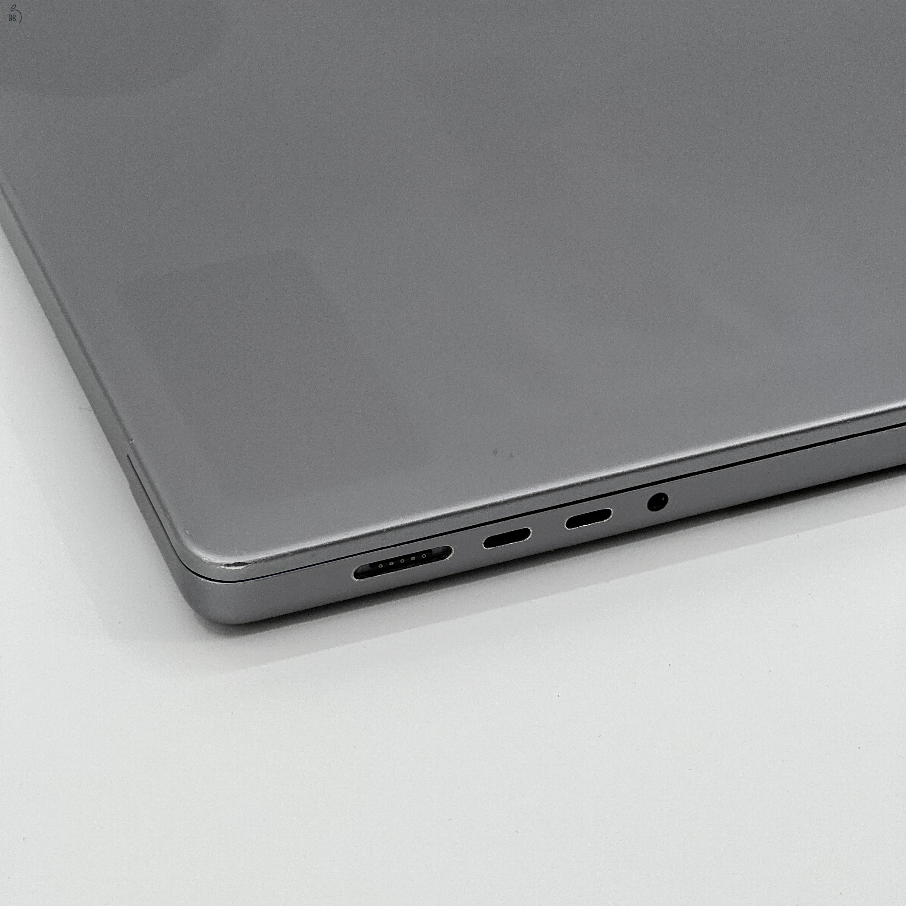 MacBook Pro 16″ 2021, M1 Pro 10 Cores, 16 GB RAM, 16 core GPU, 512 GB SSD, Space Gray 27% Áfás, (0483AB)