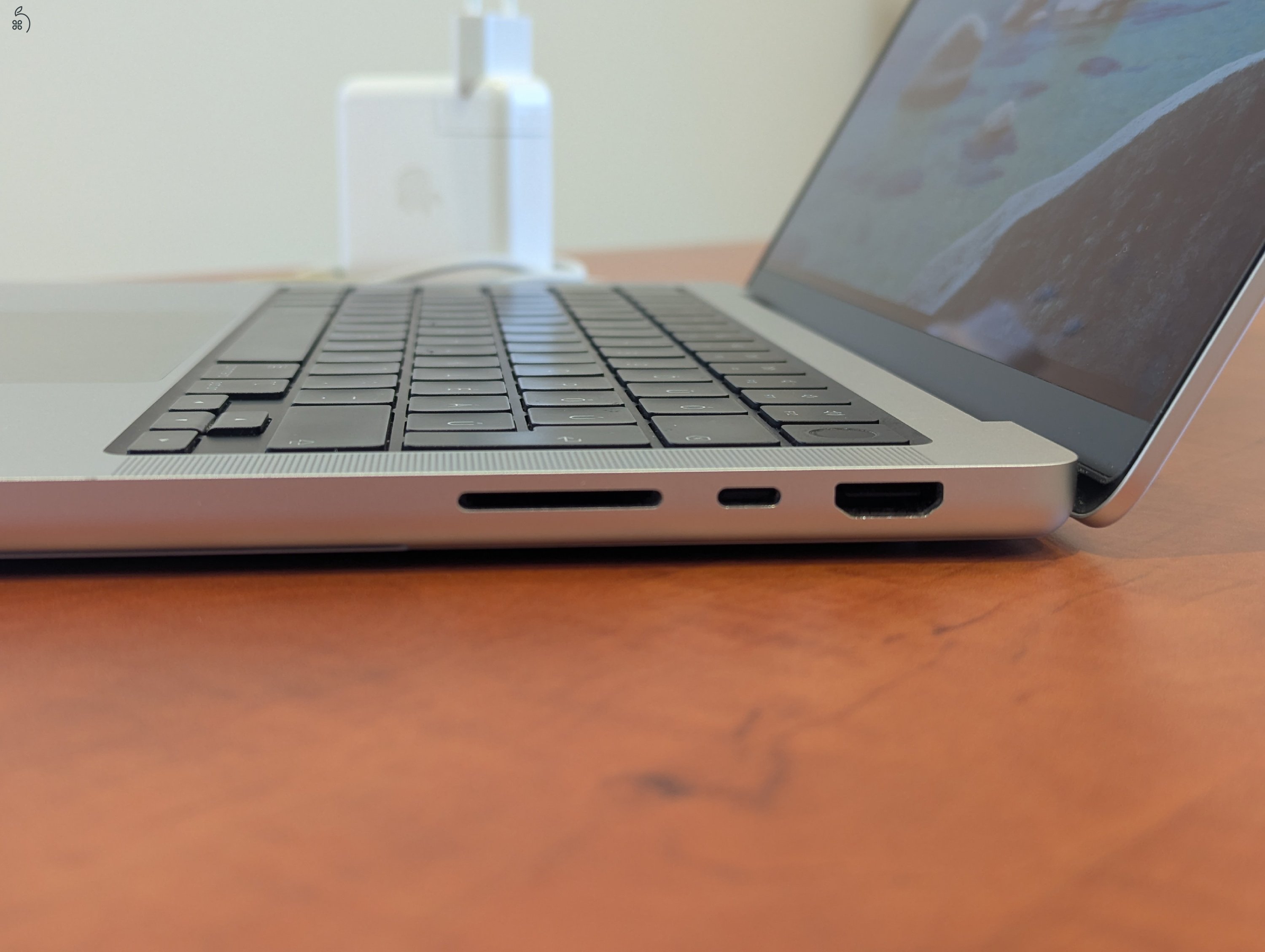 Tökéletes állapotú Macbook Pro 14
