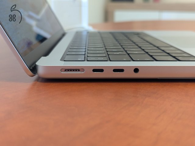 Tökéletes állapotú Macbook Pro 14