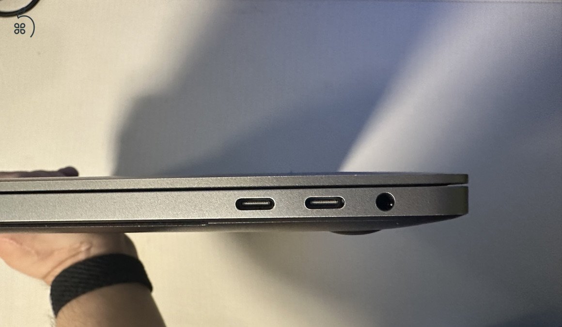 MacBook Pro 16” 2019 i9 / 32GB RAM / 512GB SSD / 85% akku / doboz