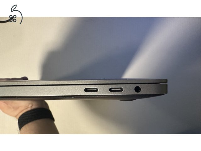 MacBook Pro 16” 2019 i9 / 32GB RAM / 512GB SSD / 85% akku / doboz