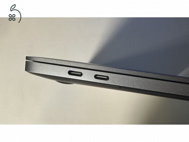 MacBook Pro 16” 2019 i9 / 32GB RAM / 512GB SSD / 85% akku / doboz