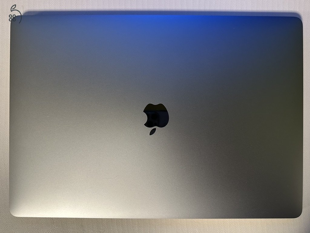 MacBook Pro 16” 2019 i9 / 32GB RAM / 512GB SSD / 85% akku / doboz