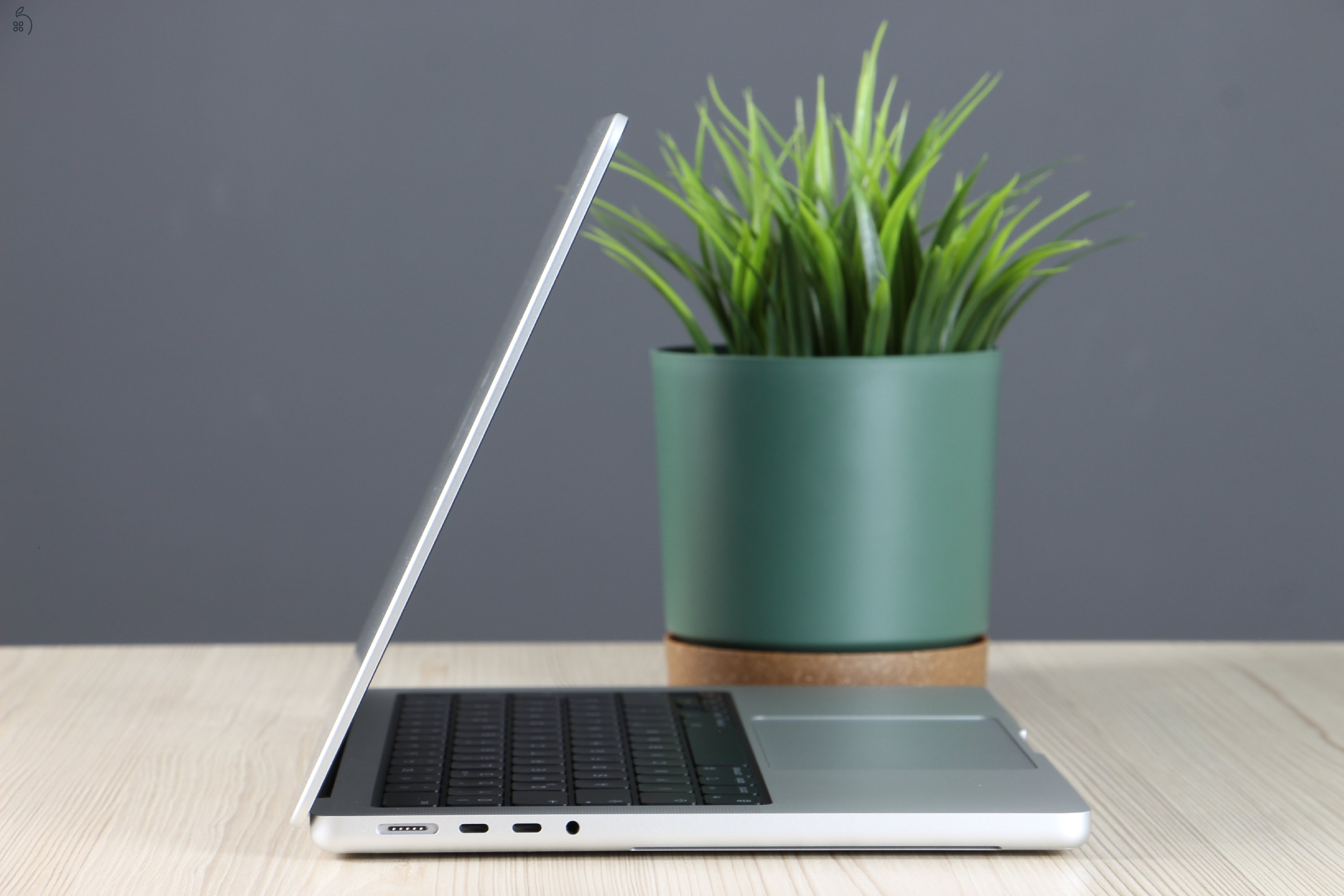 Újszerű MacBook Pro 14
