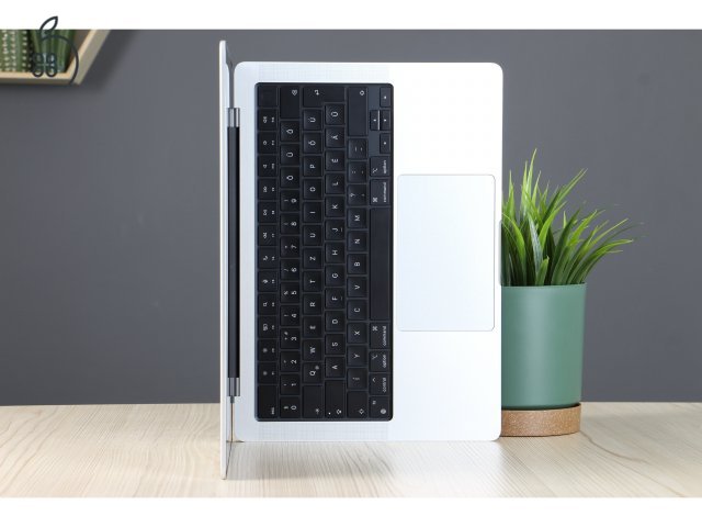Újszerű MacBook Pro 14
