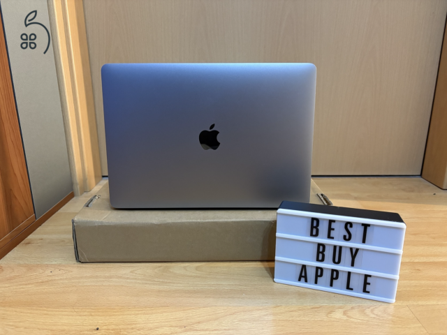 2019 Retina MacBook Air 13 / i5 1.6GHz / 8GB / 128GB SSD / Magyar / Space Gray / 84% Aksival