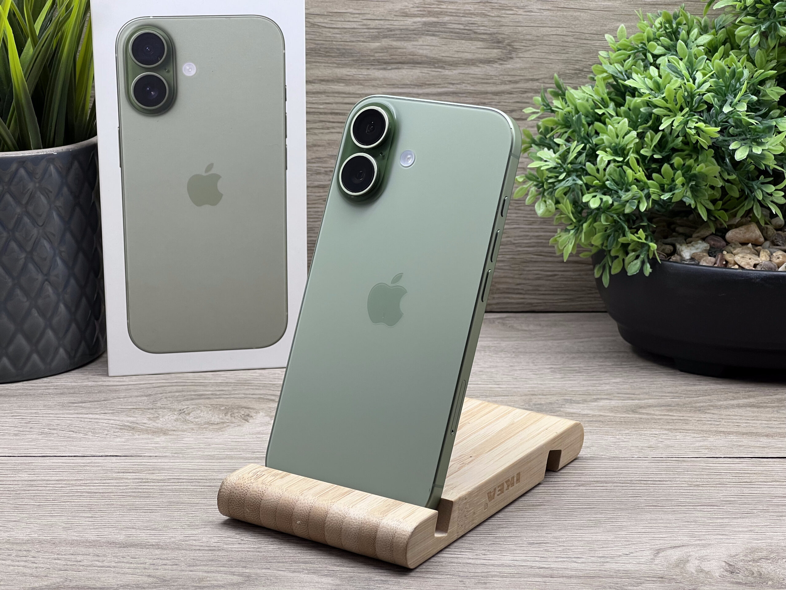 Hibátlan iPhone 17 Sage 256GB 2 ÉV Garanciával 99%