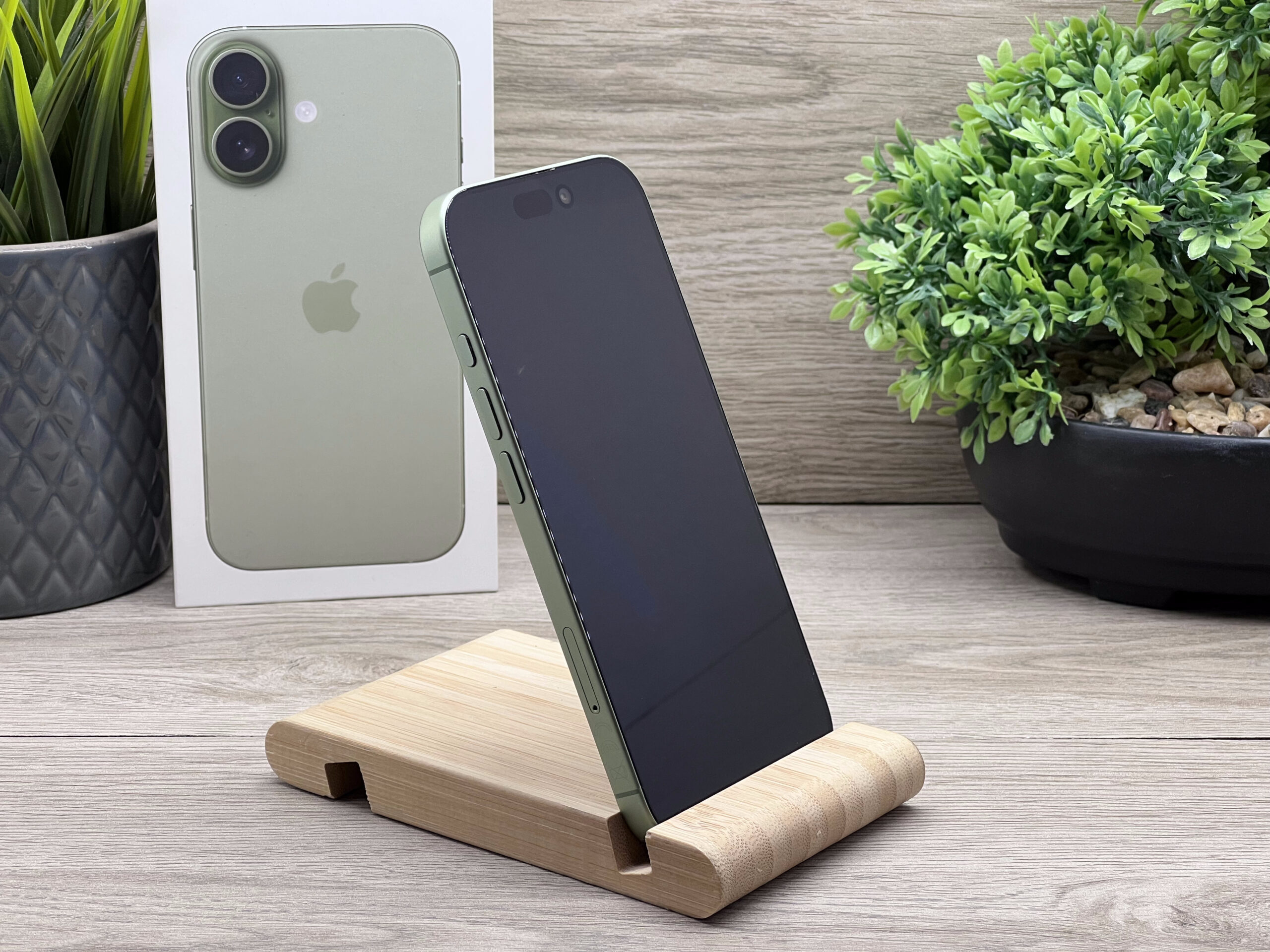 Hibátlan iPhone 17 Sage 256GB 2 ÉV Garanciával 99%