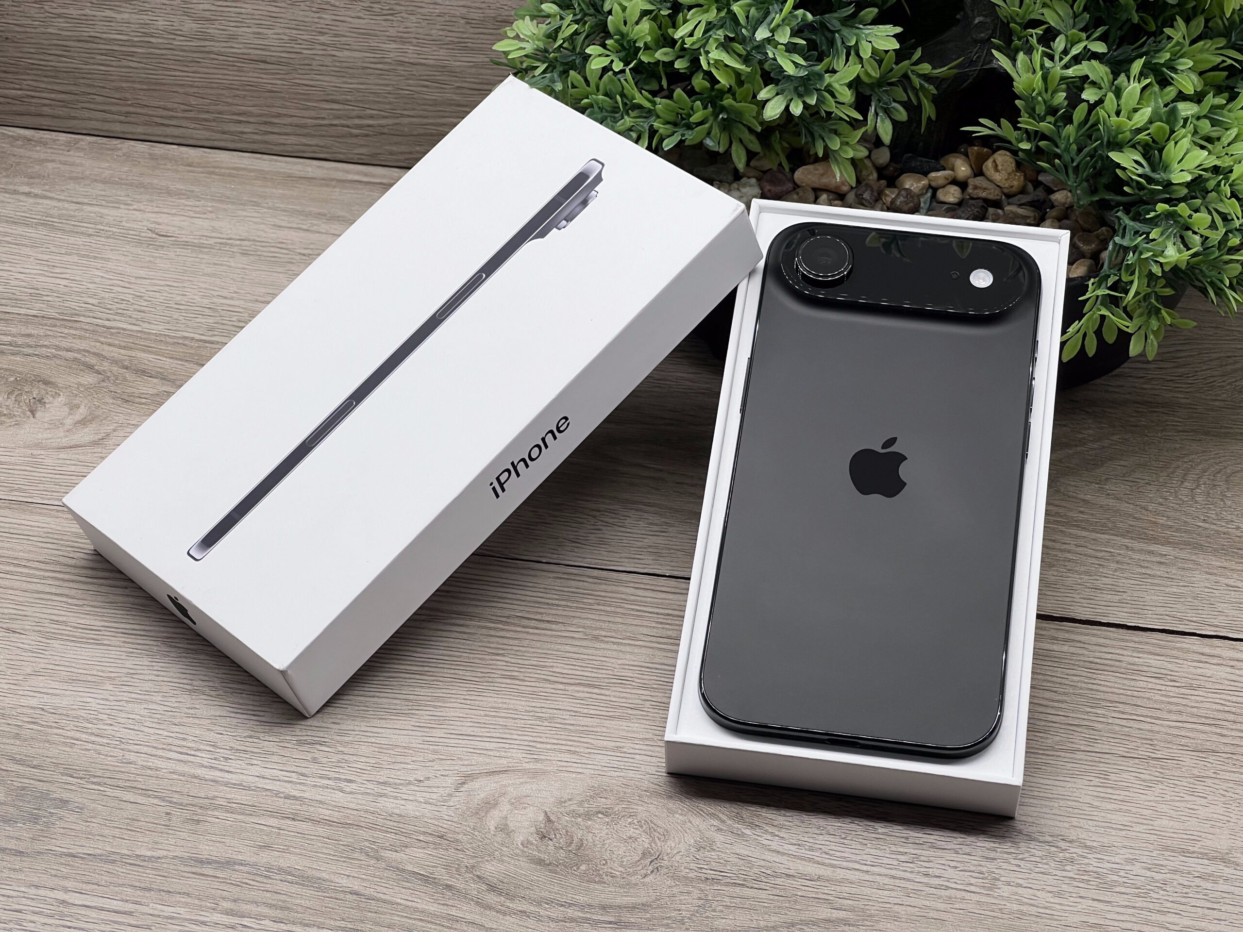 Hibátlan iPhone Air Space Black 256GB 2 ÉV Garanciával 100%