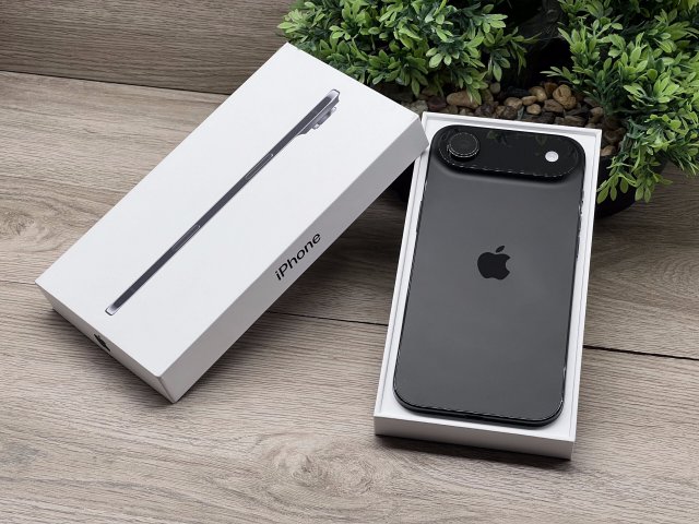 Hibátlan iPhone Air Space Black 256GB 2 ÉV Garanciával 100%