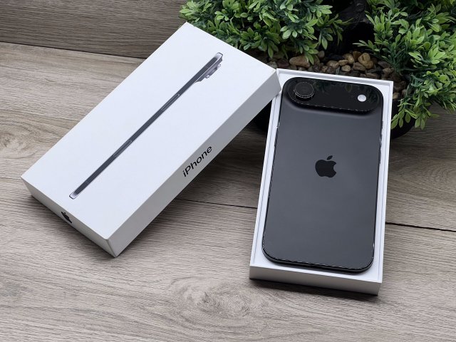 Hibátlan iPhone Air Space Black 256GB 2 ÉV Garanciával 100%
