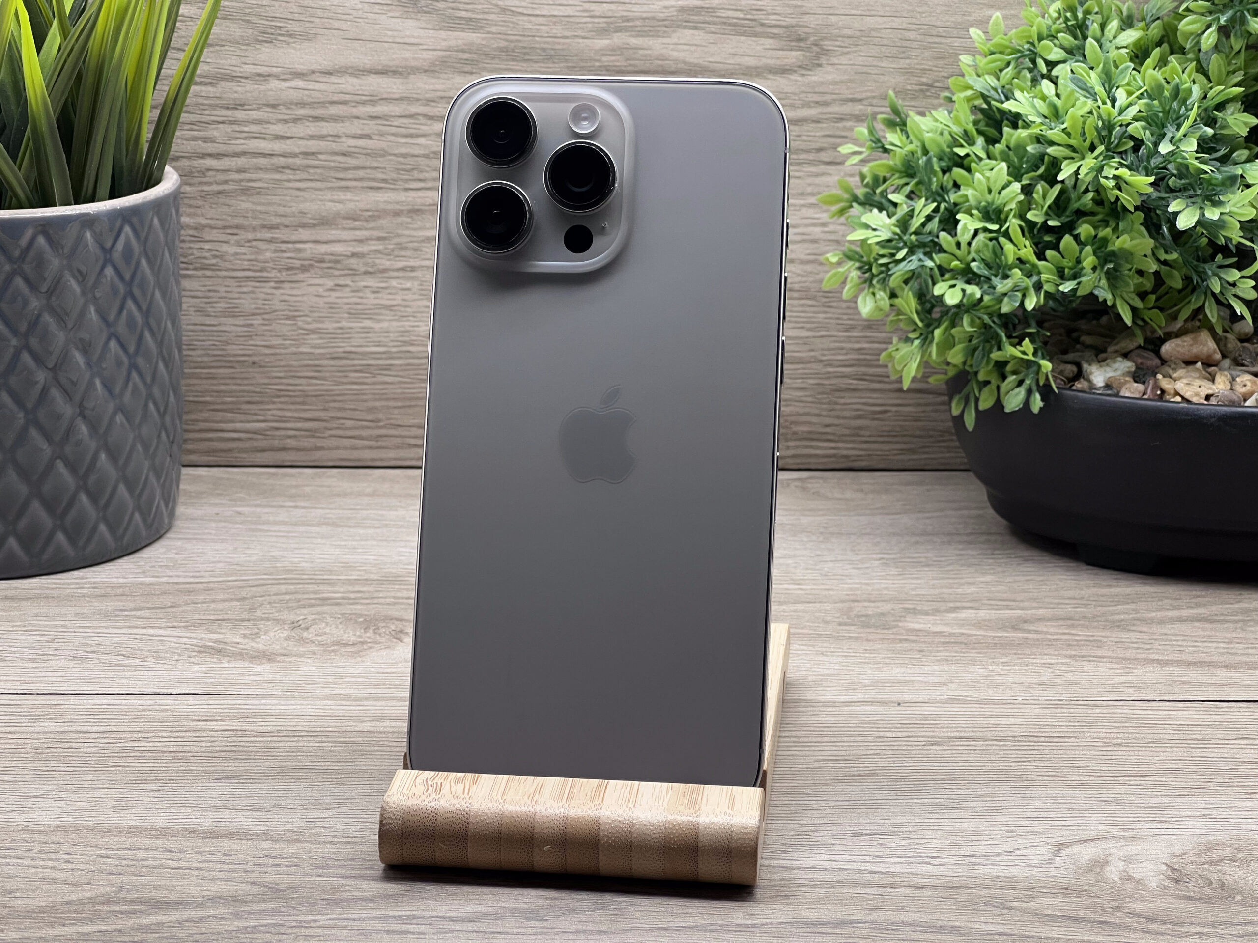 Hibátlan iPhone 16 Pro Max Natural Titanium 256GB 2 ÉV Garanciával 93%
