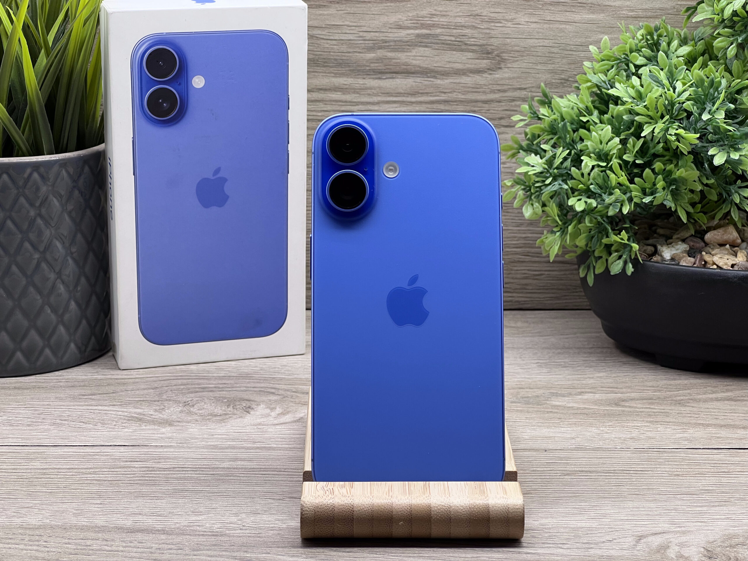 iPhone 16 Ultramarine 128GB 2 ÉV Garanciával