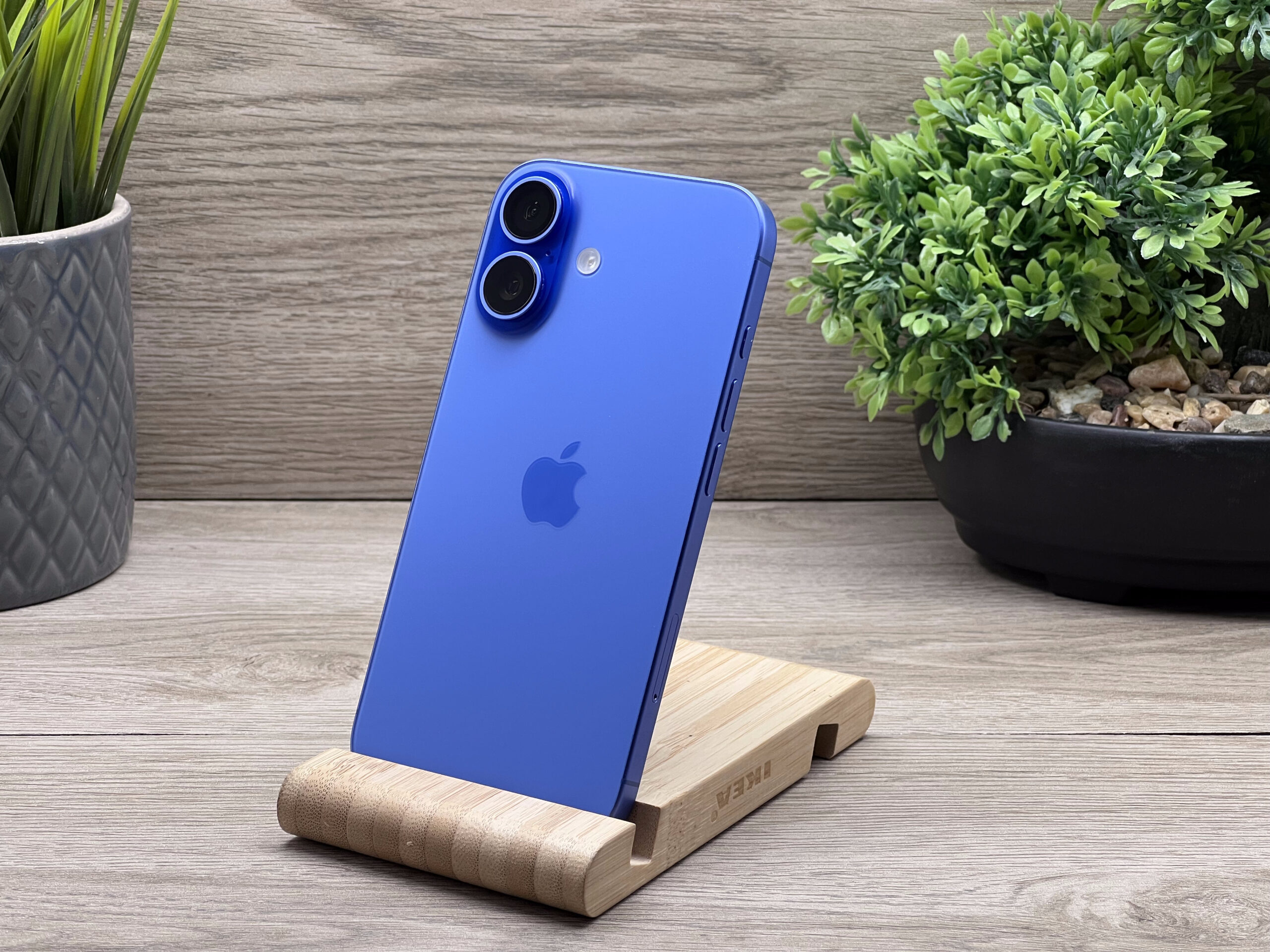 Hibátlan iPhone 16 Ultramarine 128GB 2 ÉV Garanciával 90%