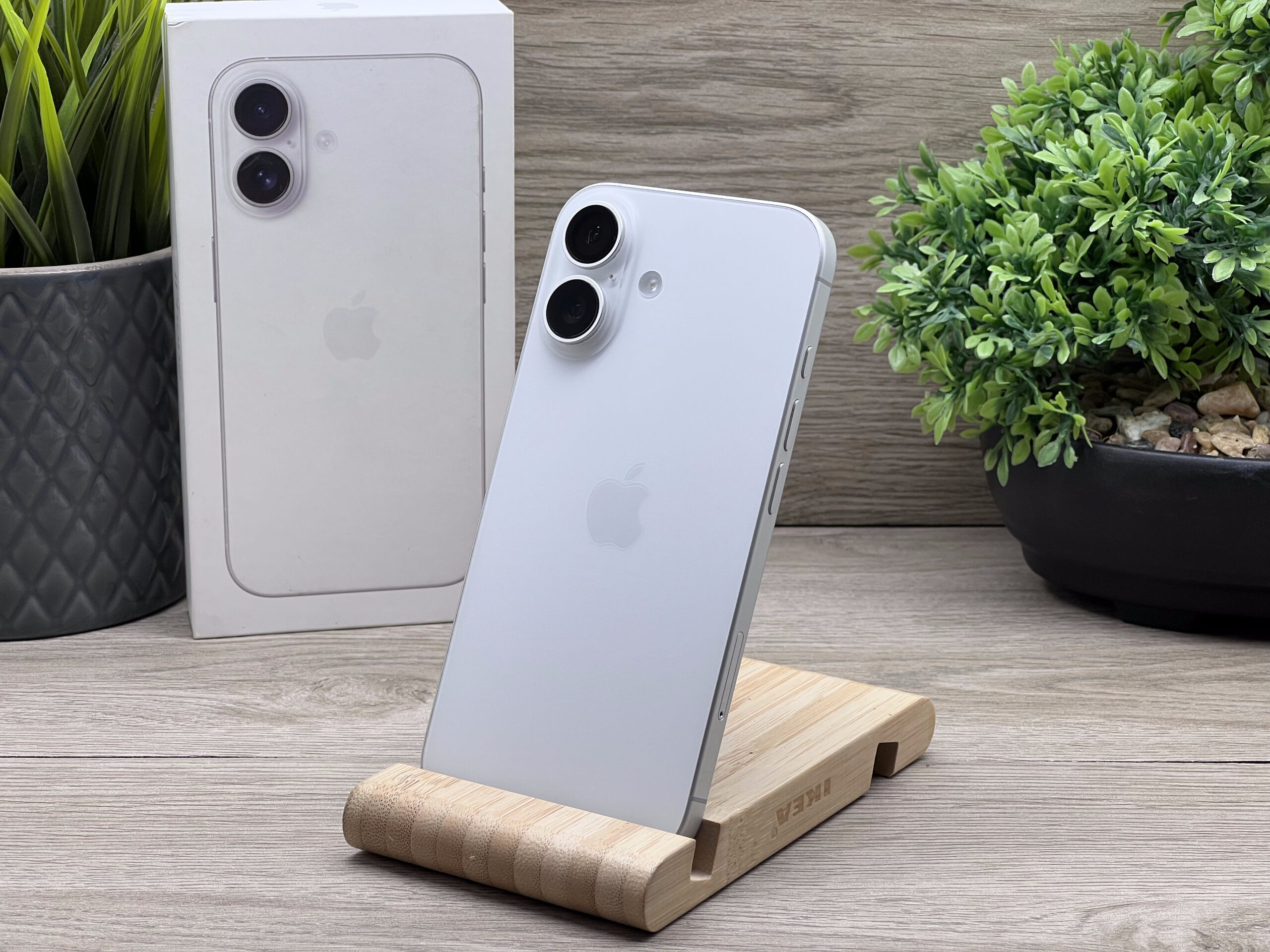Hibátlan iPhone 16 White 128GB 2 ÉV Garanciával