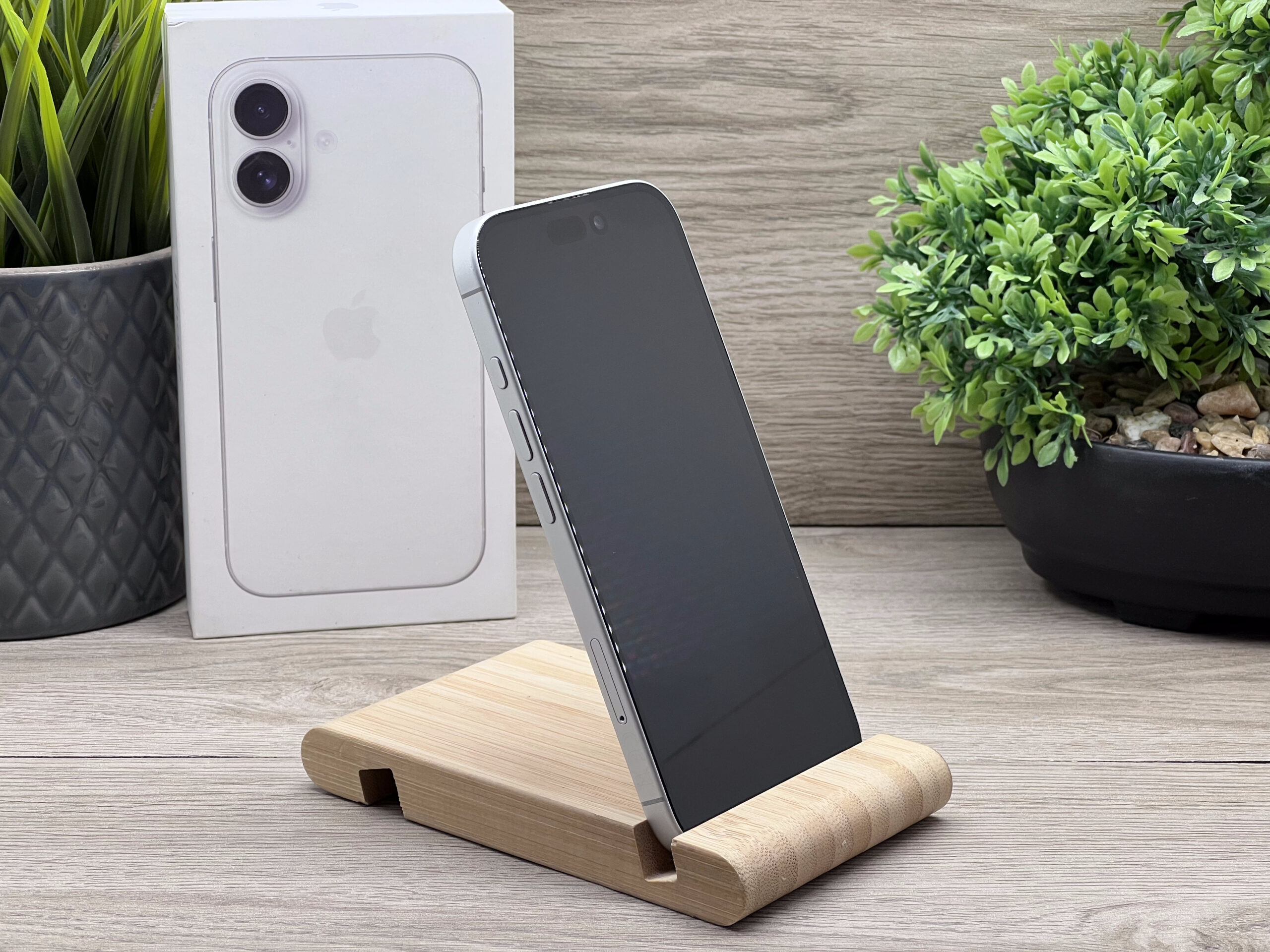 Hibátlan iPhone 16 White 128GB 2 ÉV Garanciával
