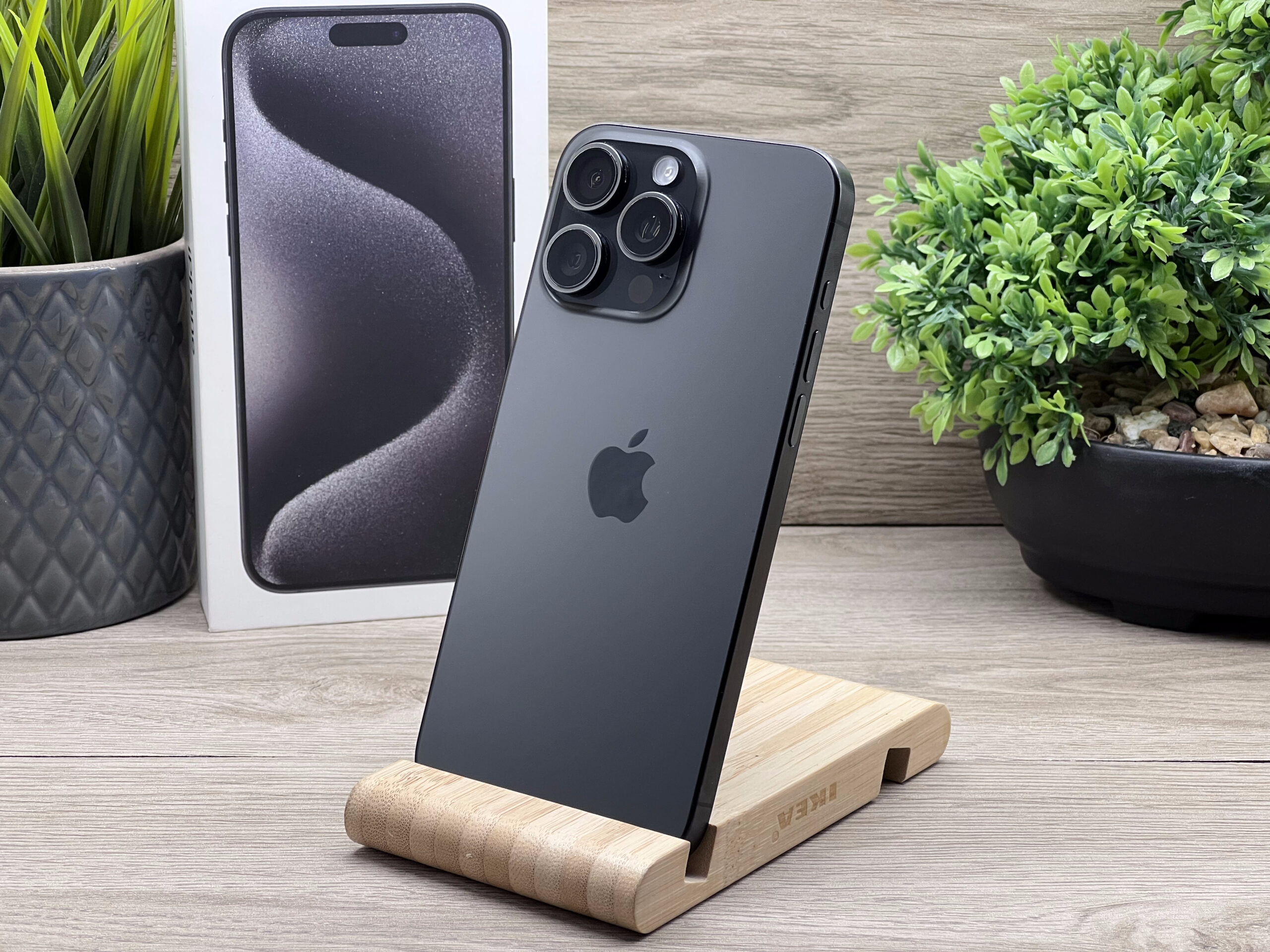 Hibátlan iPhone 15 Pro Max Black Titanium E-SIM 256GB 2 ÉV Garanciával 90%