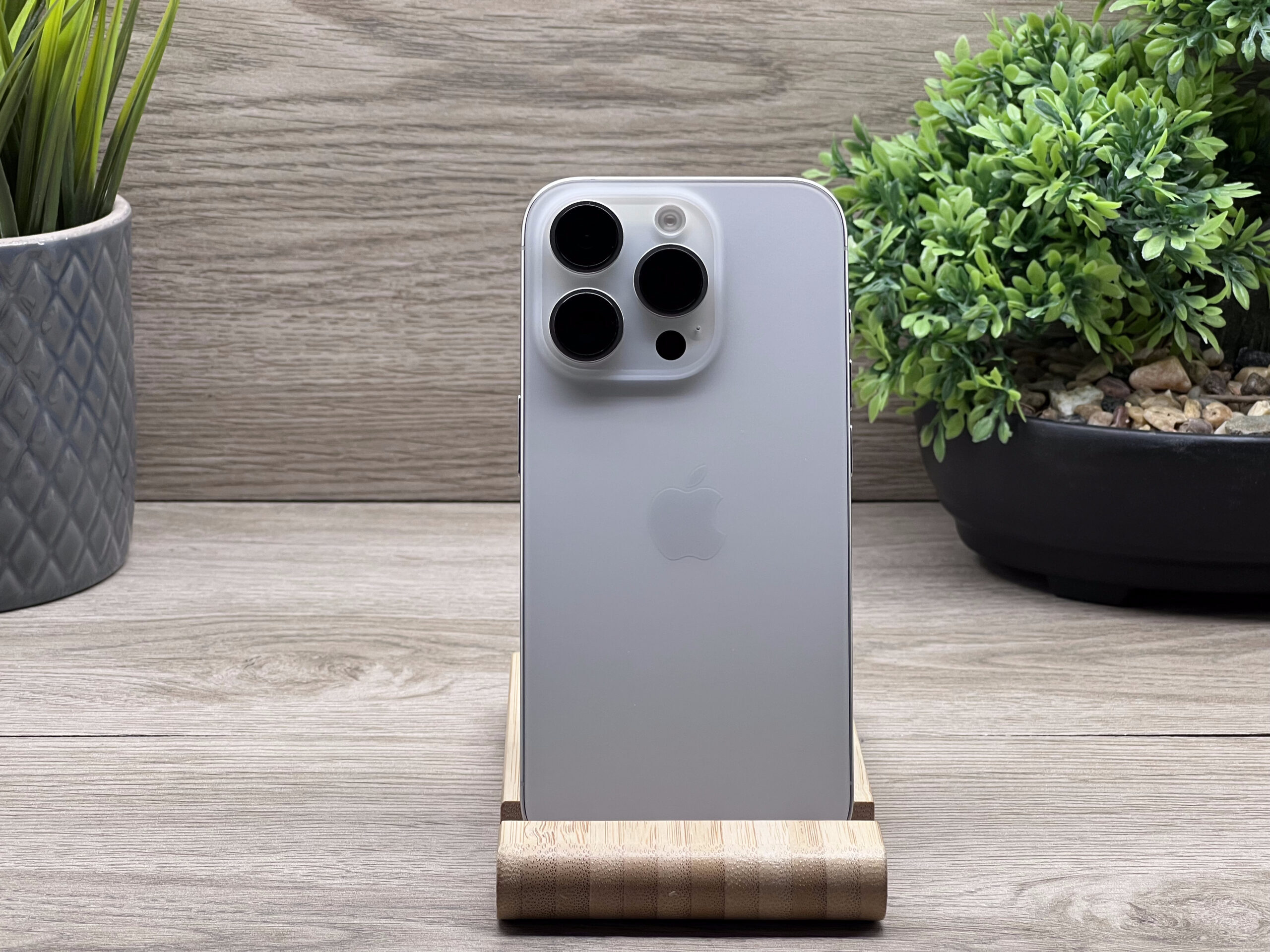 Hibátlan iPhone 15 Pro White Titanium E-SIM 256GB 2 ÉV Garanciával 100%