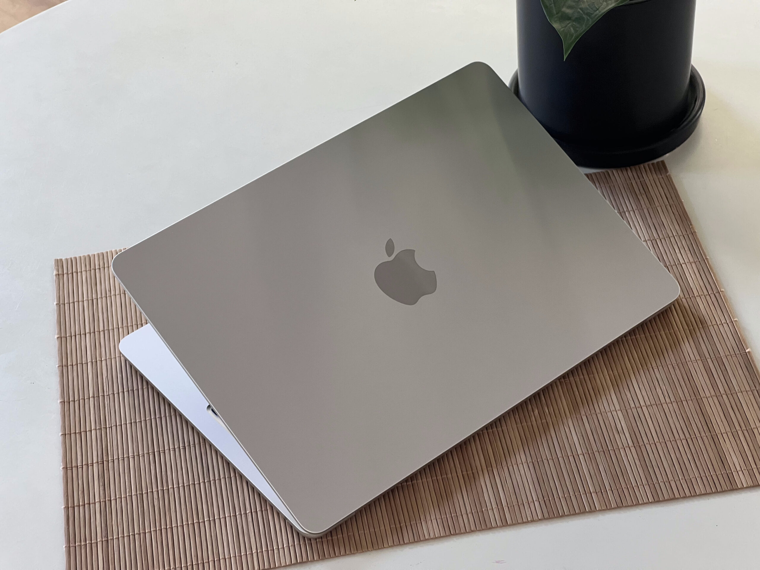 Hibátlan MacBook Air 2022 M2 13” 256GB 8GB 2 ÉV Garanciával 95%