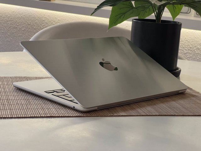 Hibátlan MacBook Air 2022 M2 13” 256GB 8GB 2 ÉV Garanciával 95%