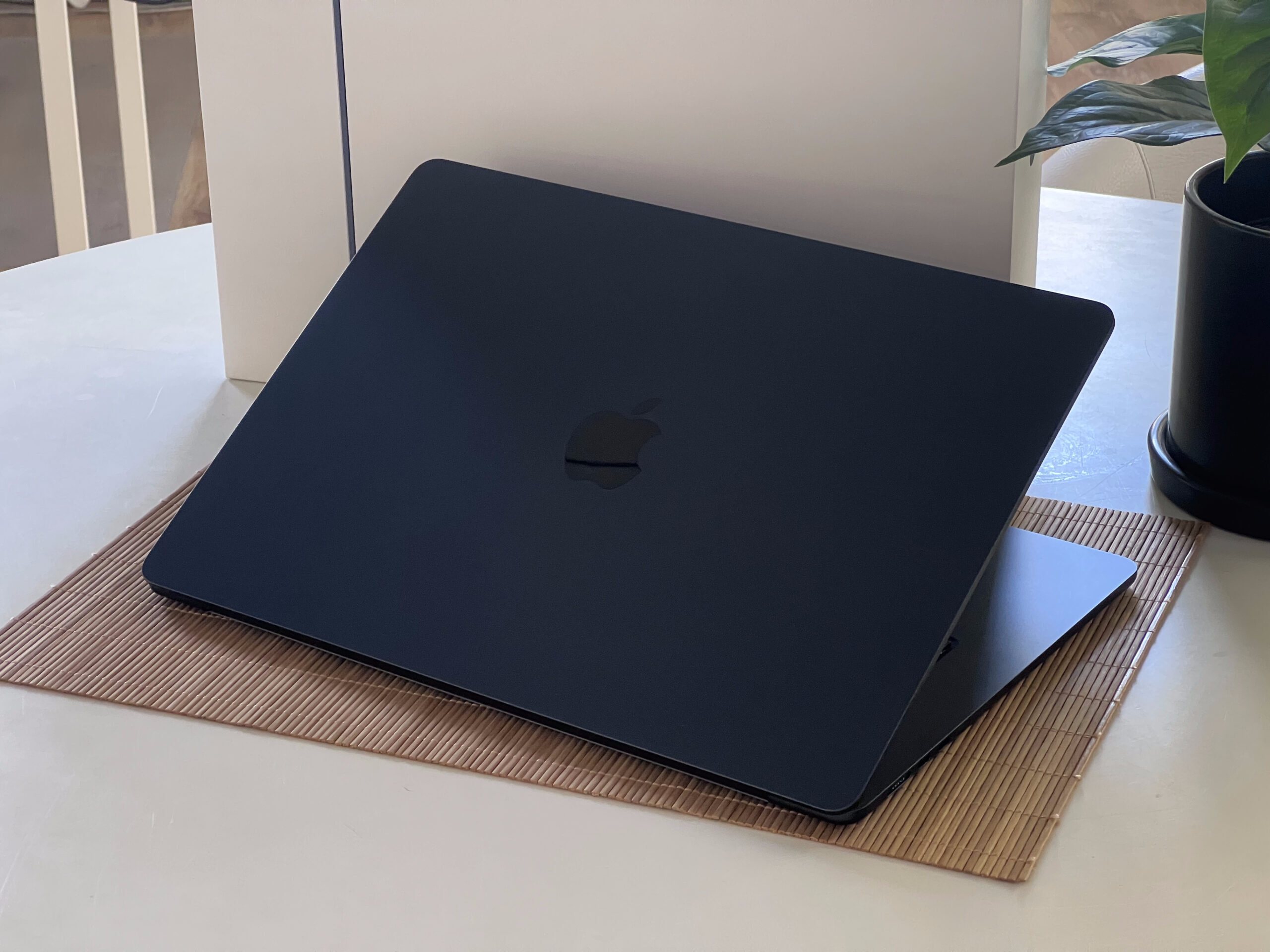 Hibátlan MacBook Air 2024  M3 15” 256GB 8GB 2 ÉV Garanciával 100%