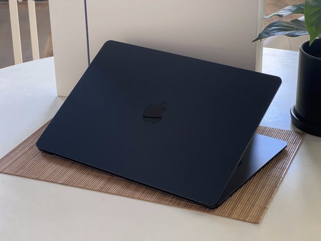 Hibátlan MacBook Air 2024  M3 15” 256GB 8GB 2 ÉV Garanciával 100%
