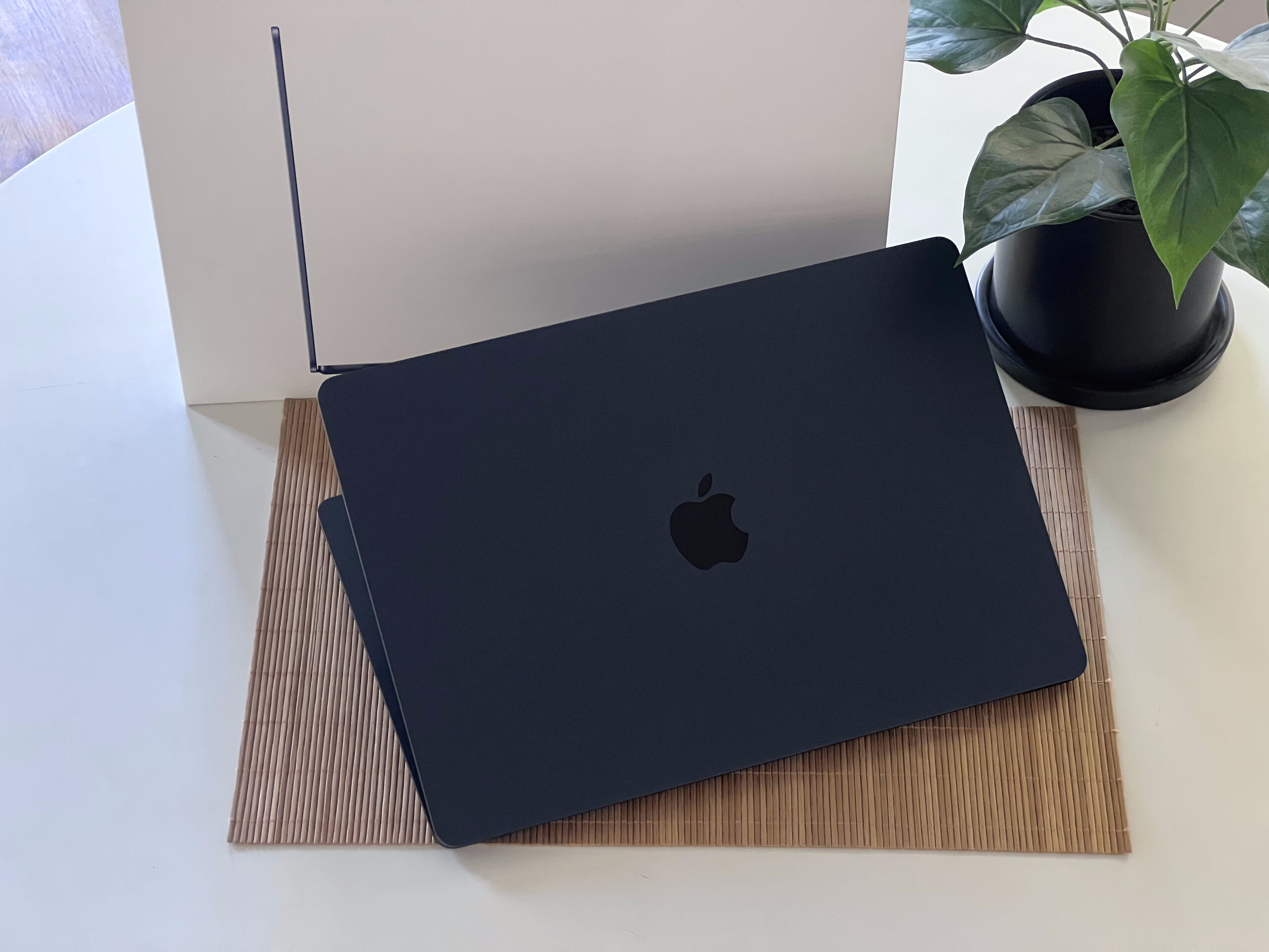 Hibátlan MacBook Air 2024  M3 15” 256GB 8GB 2 ÉV Garanciával 100%