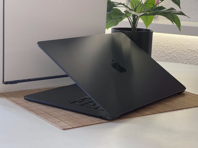 Hibátlan MacBook Air 2024  M3 15” 256GB 8GB 2 ÉV Garanciával 100%