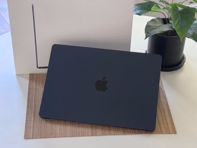 Hibátlan MacBook Air 2024  M3 15” 256GB 8GB 2 ÉV Garanciával 100%