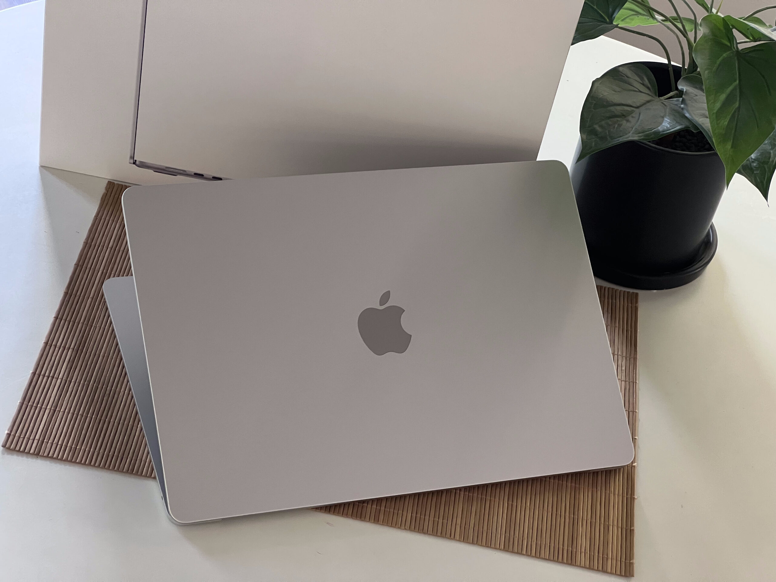 Hibátlan MacBook Air 2024  M3 15” 256GB 8GB 2 ÉV Garanciával