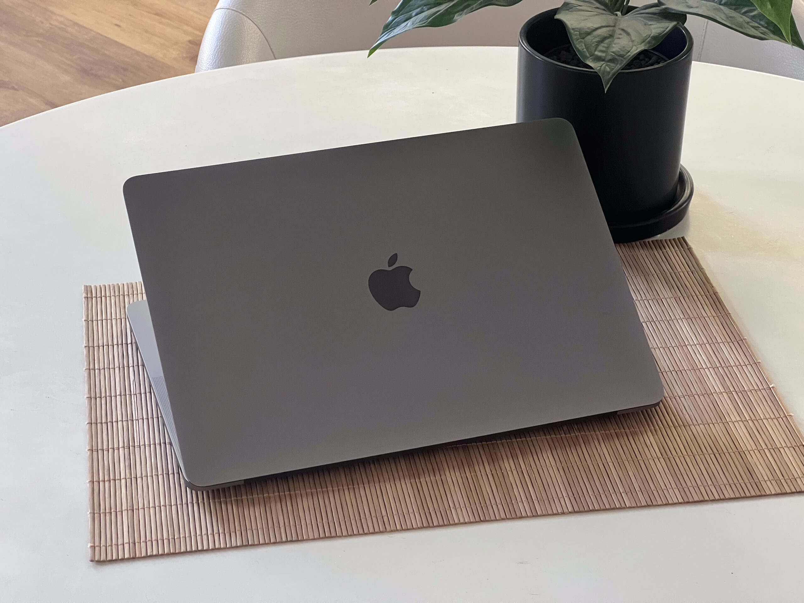 Hibátlan MacBook Pro 2020 M1 13” 256GB 8GB 2 ÉV Garanciával 93%