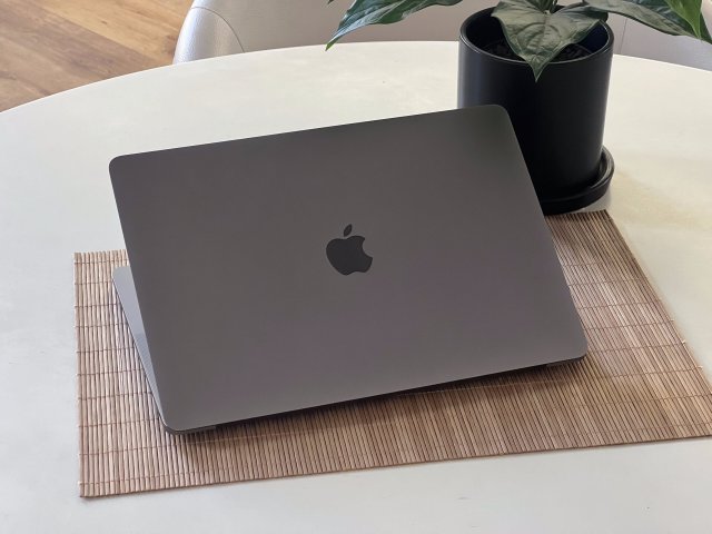 Hibátlan MacBook Pro 2020 M1 13” 256GB 8GB 2 ÉV Garanciával 93%