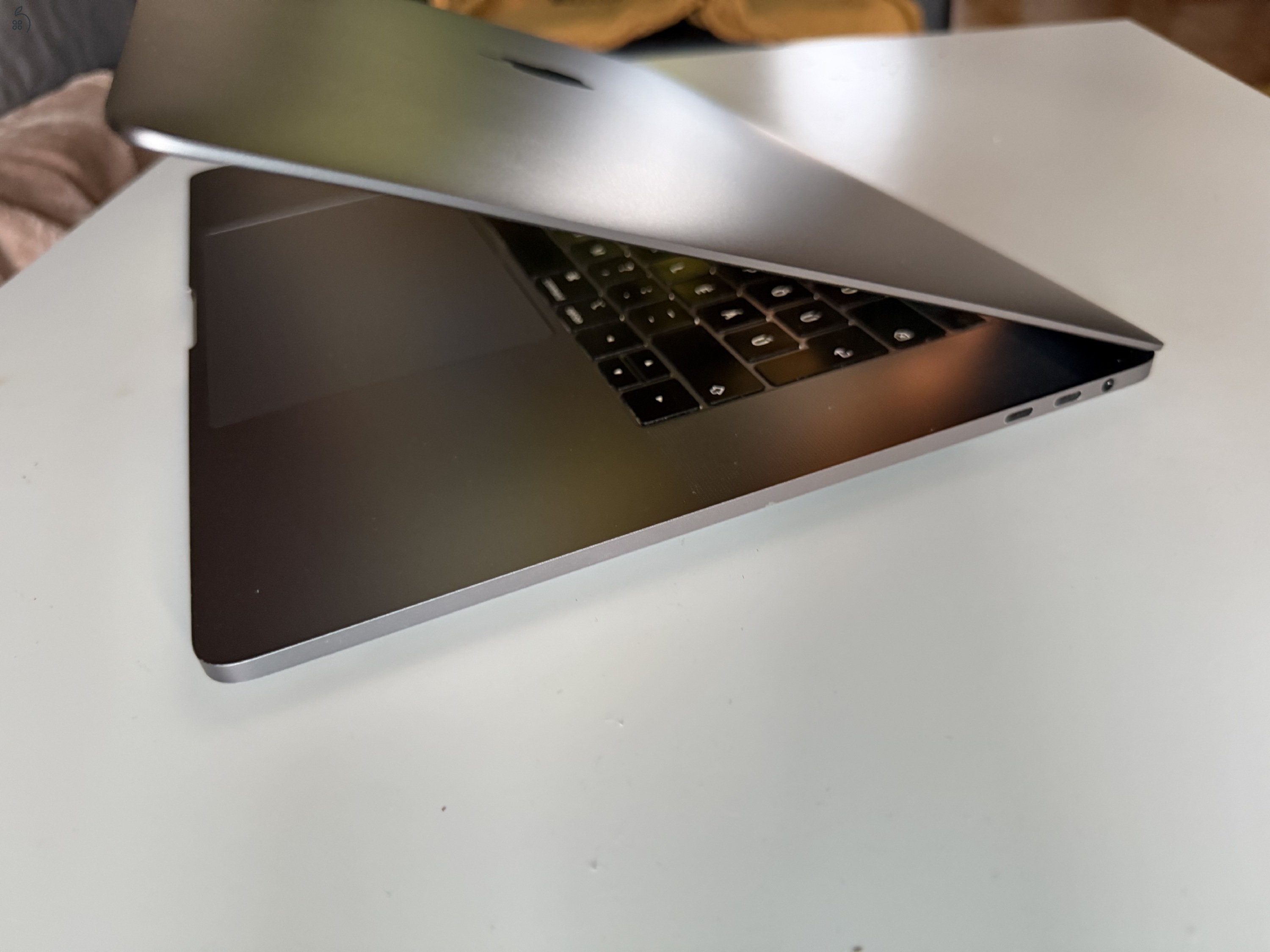 Macbook pro, thouch bar, 16gb ram, 512 gb ssd