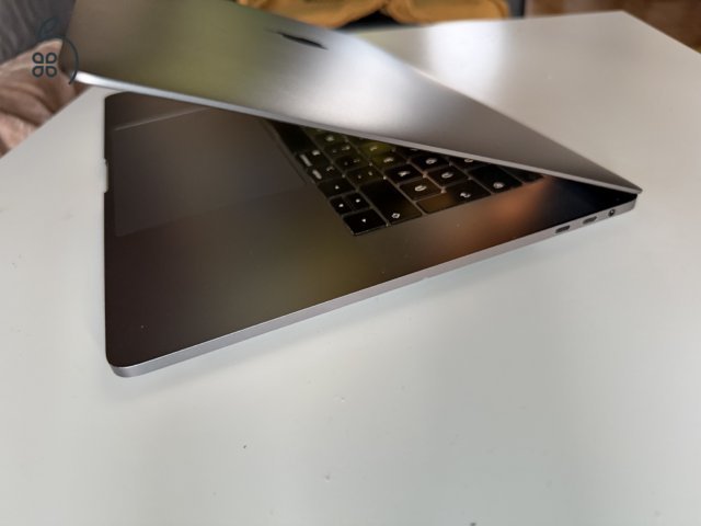 Macbook pro, thouch bar, 16gb ram, 512 gb ssd