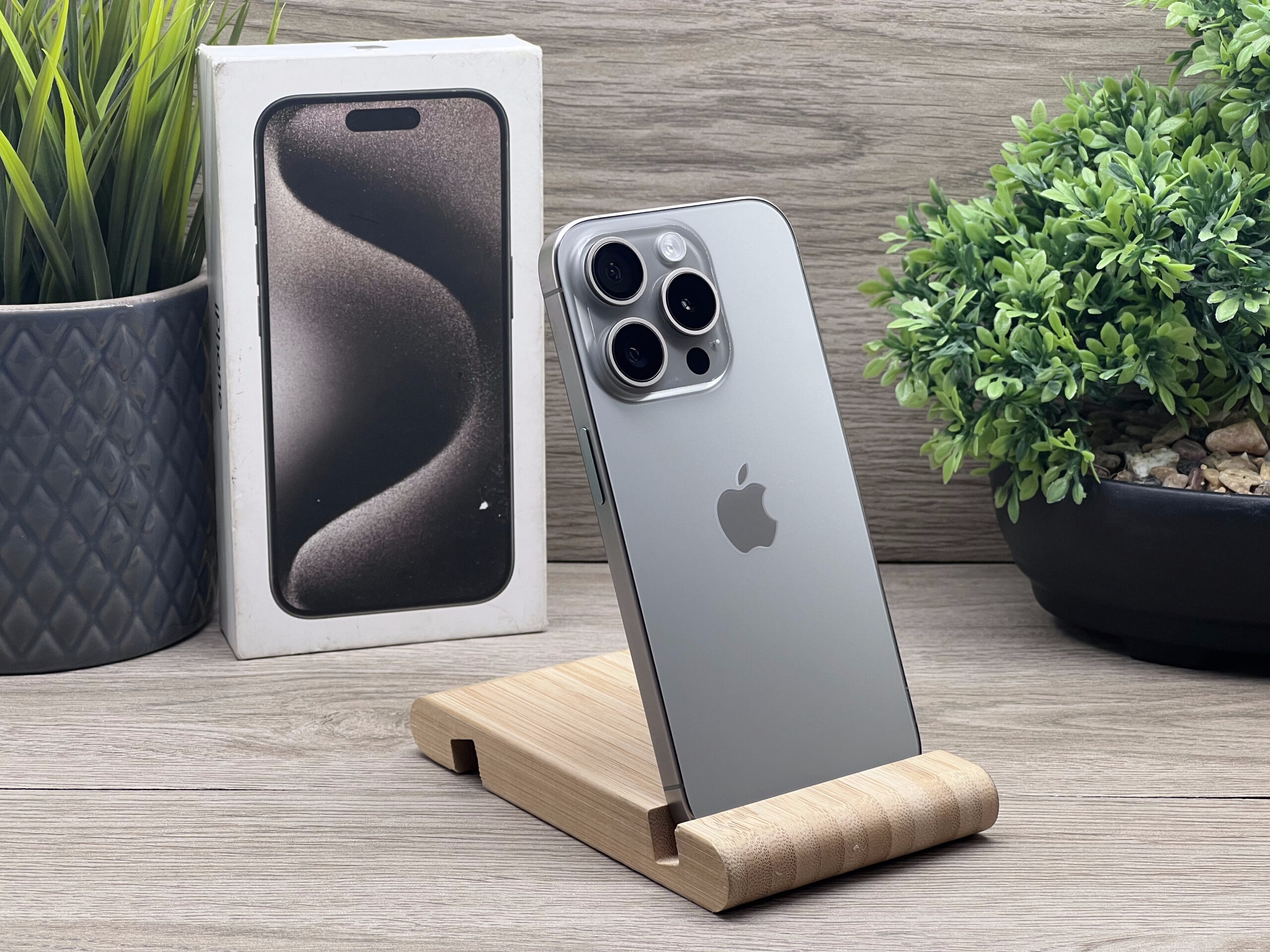 Hibátlan iPhone 15 Pro Natural Titanium 128GB 2 ÉV Garanciával 91%