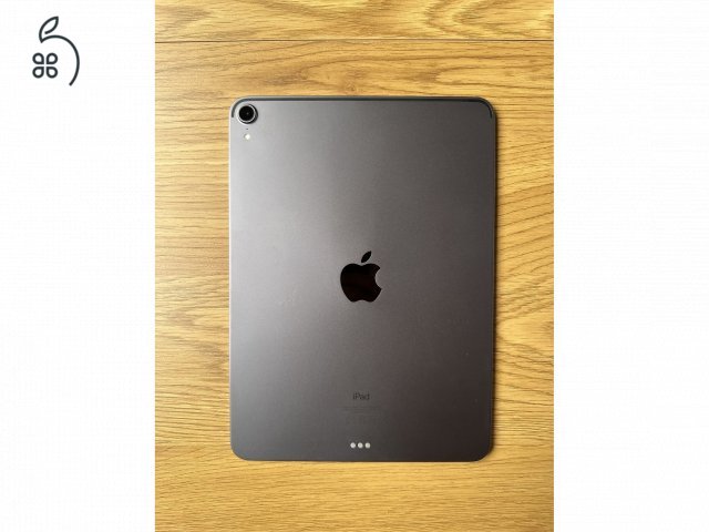 iPad Pro 11 hüvelykes WIFI (2018) 64 GB + Logitech Combo Touch + Apple Pencil