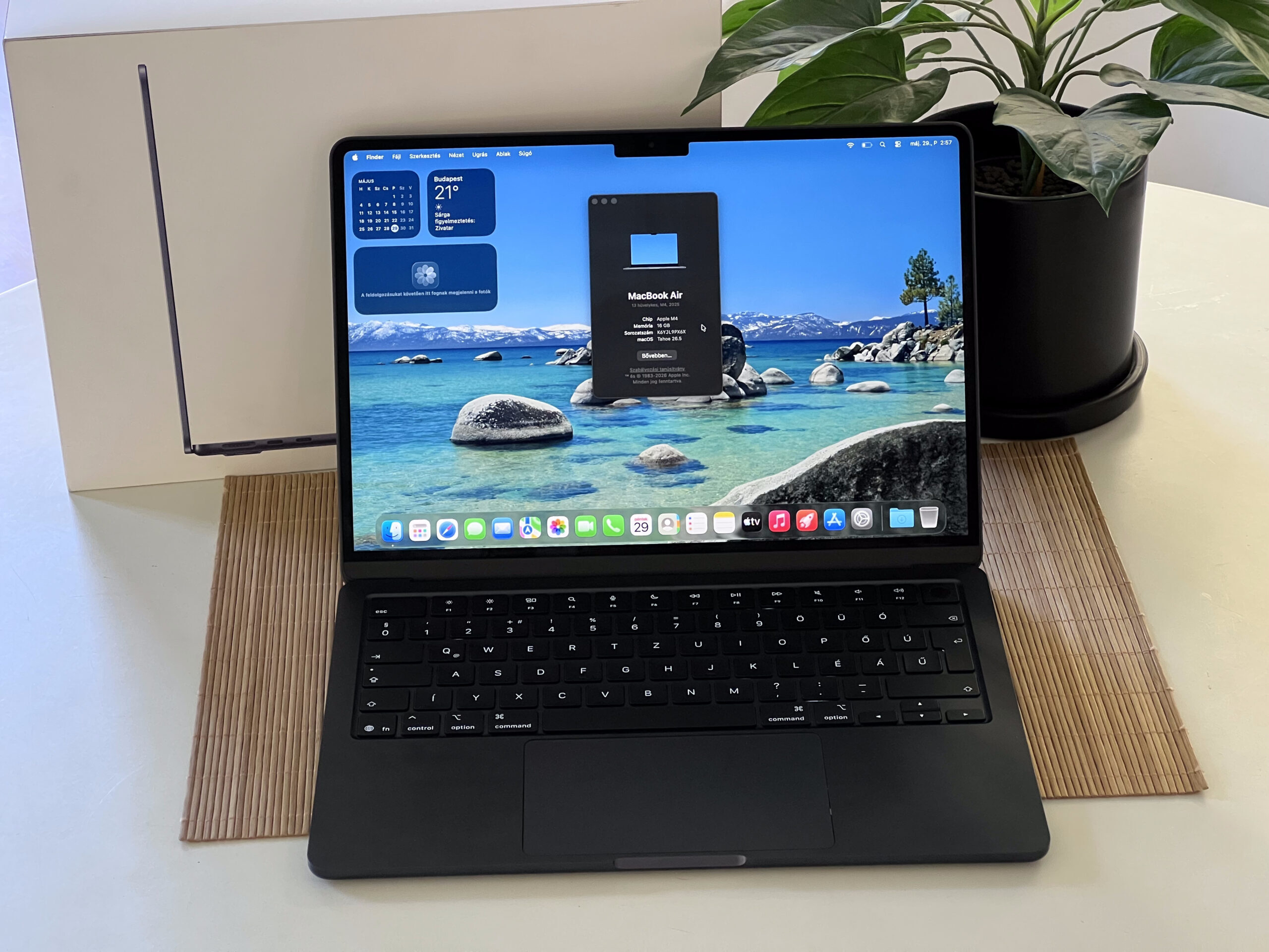 Hibátlan MacBook Air 2025 M4 13” 256GB 16GB 2 ÉV Garanciával 100%