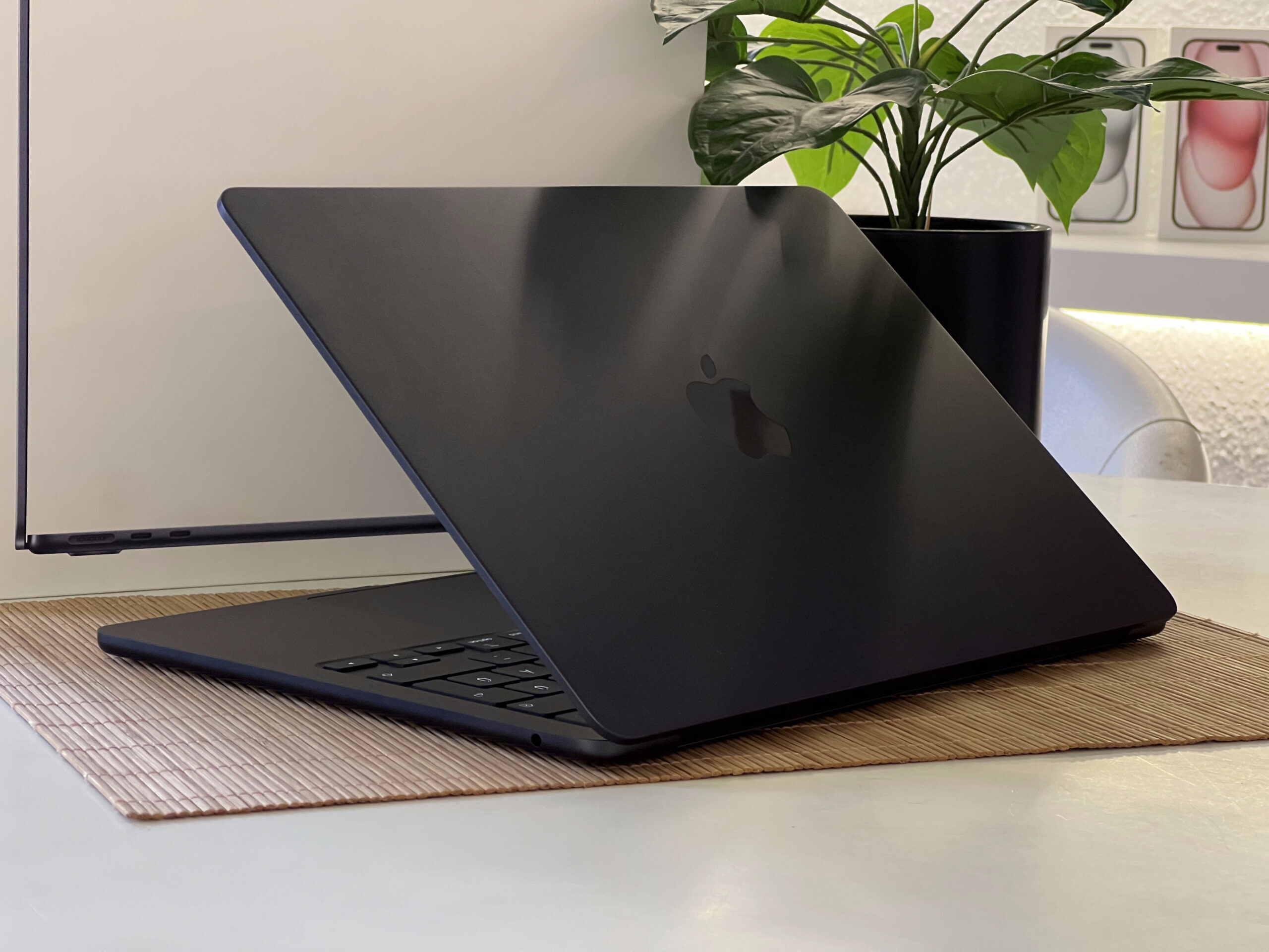 Hibátlan MacBook Air 2025 M4 13” 256GB 16GB 2 ÉV Garanciával 100%