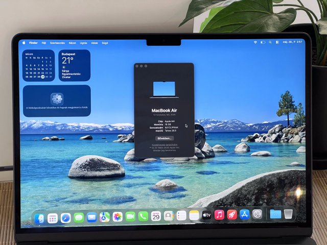 Hibátlan MacBook Air 2025 M4 13” 256GB 16GB 2 ÉV Garanciával 100%