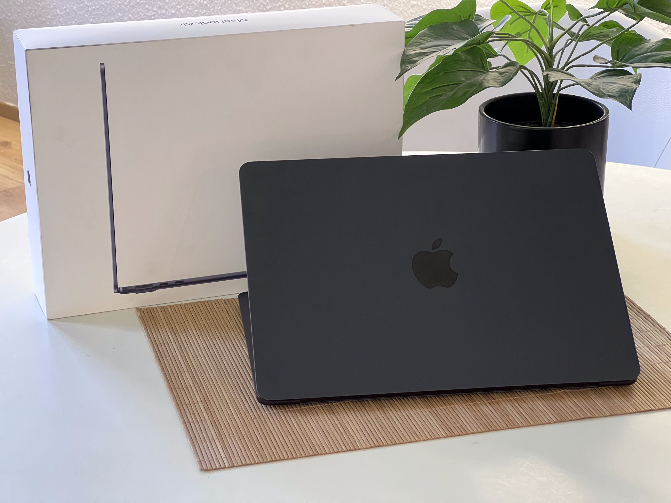 Hibátlan MacBook Air 2025 M4 13” 256GB 16GB 2 ÉV Garanciával 100%