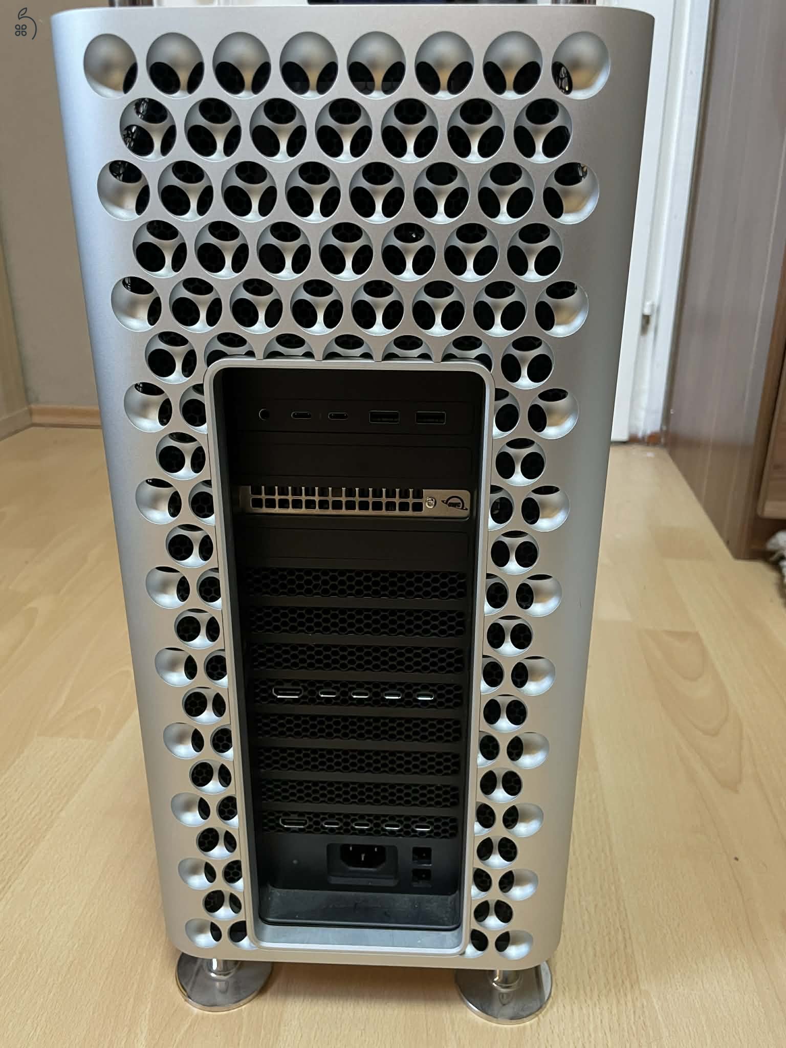 Apple Mac Pro 2019 (16-Core, 192GB RAM, 8TB gyári SSD, Vega II 32GB)