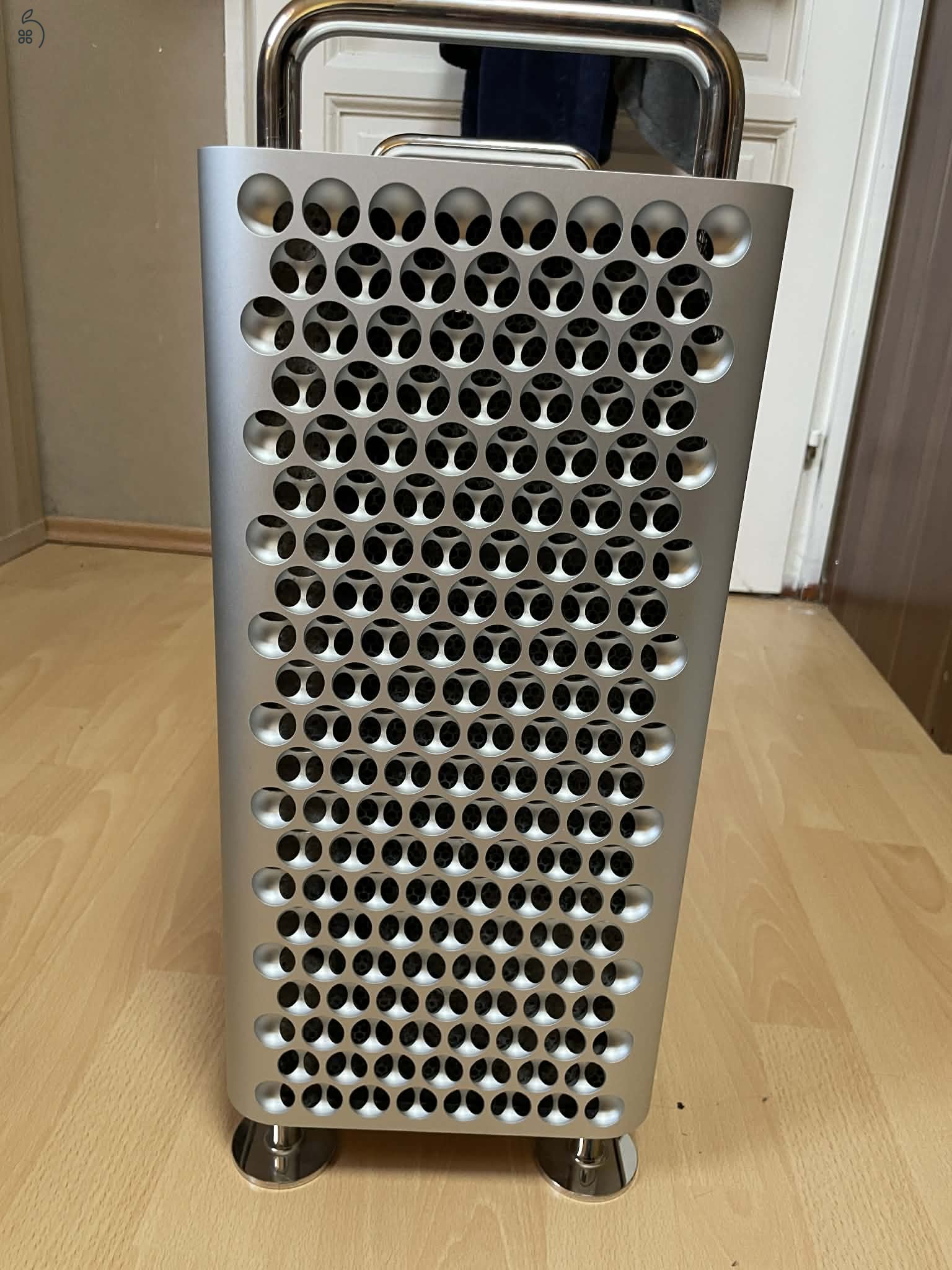 Apple Mac Pro 2019 (16-Core, 192GB RAM, 8TB gyári SSD, Vega II 32GB)