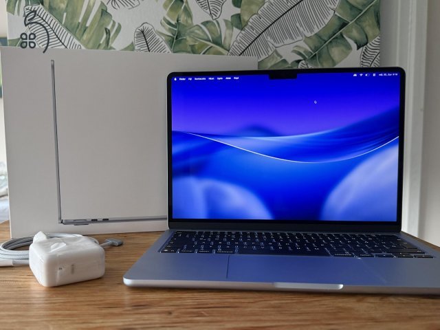 MacBook Air M4 Sky Blue – 16 GB RAM / 512 GB SSD