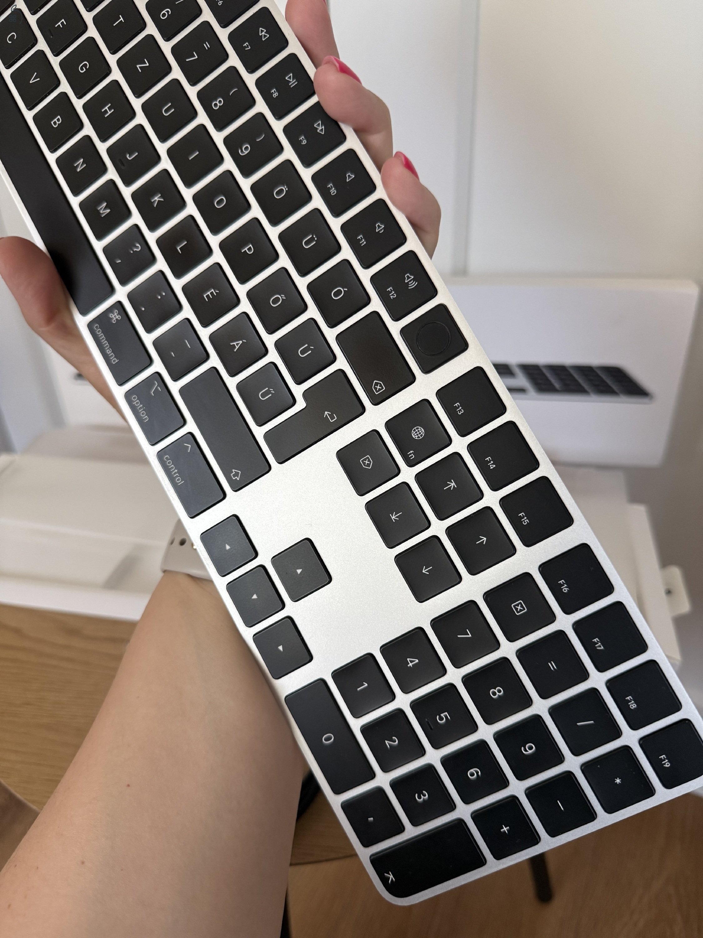 Apple Magic Keyboard 2 Touch ID – Space Grey – Lightning csatlakozós