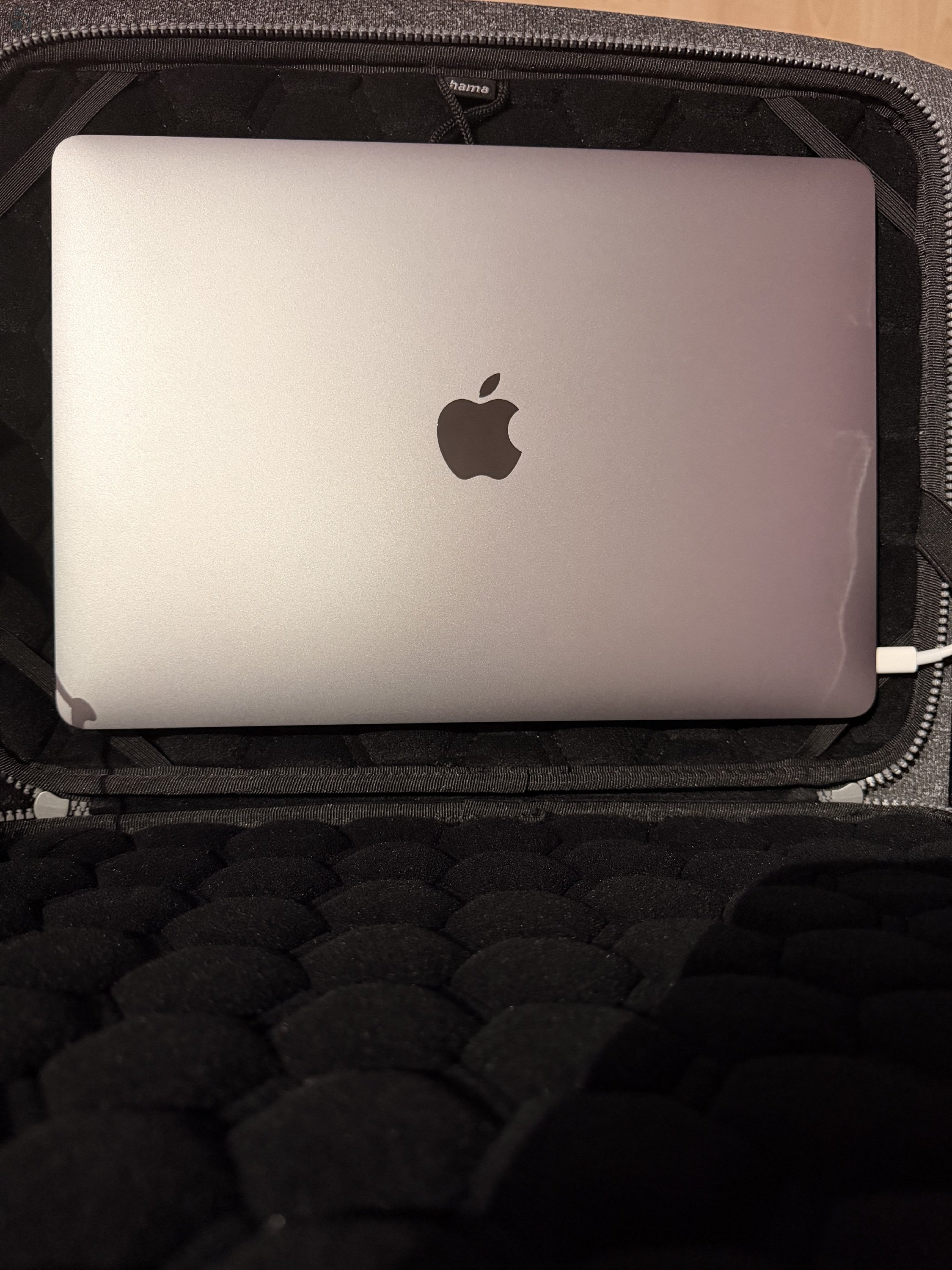 MacBook Air M1 8GB/256GB | 100% Akku | 4 Ciklus | Doboz + Töltő + Tok