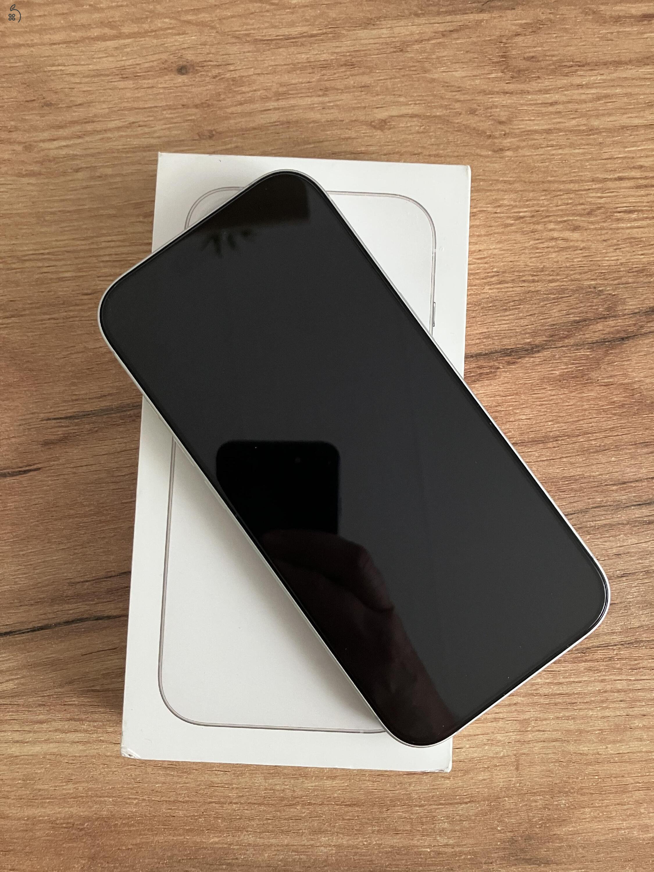 Apple iPhone 17 -- fehér -- 3 év gyári garancia + minőségi tokok + üvegfóliák