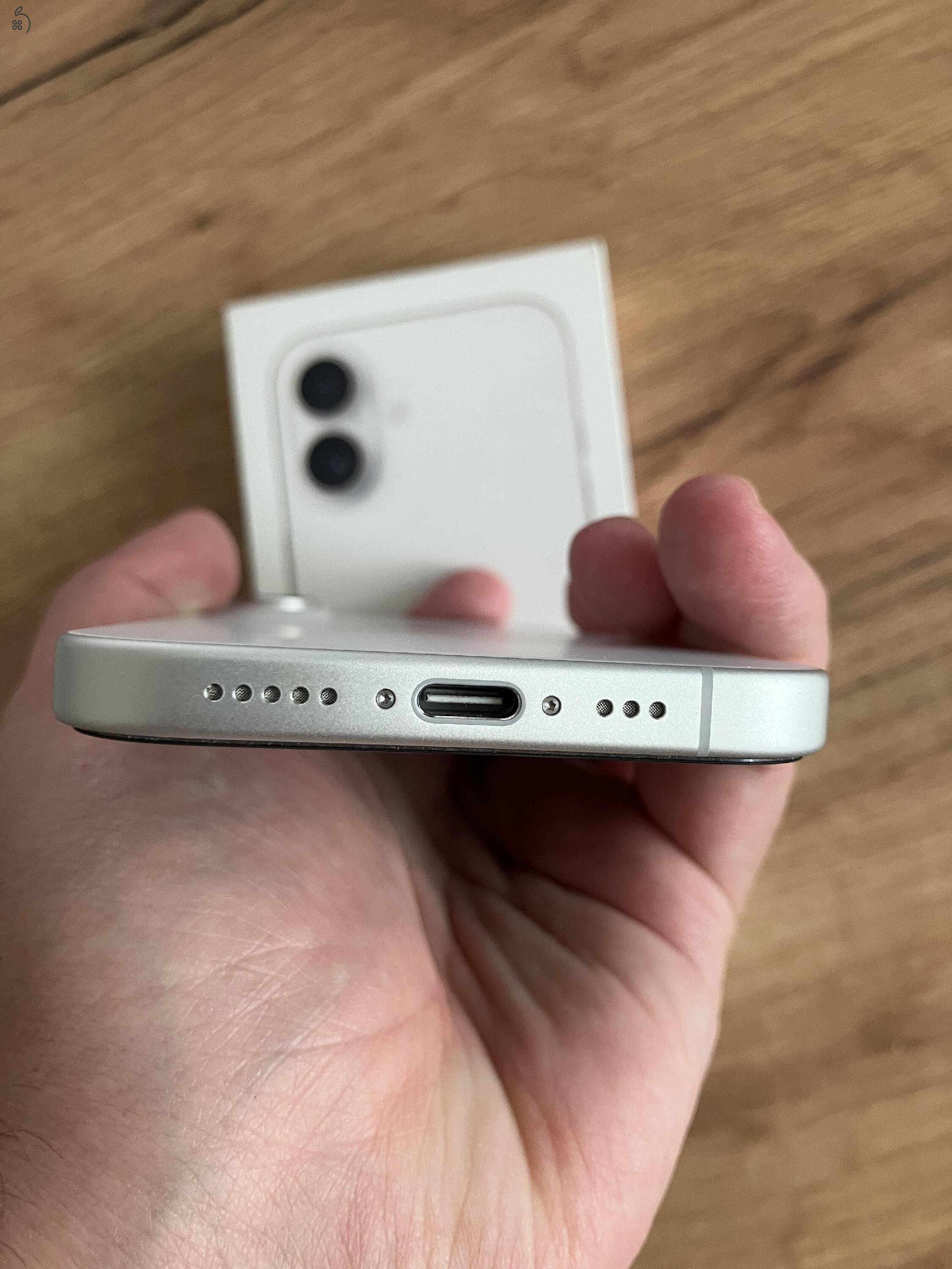 Apple iPhone 17 -- fehér -- 3 év gyári garancia + minőségi tokok + üvegfóliák