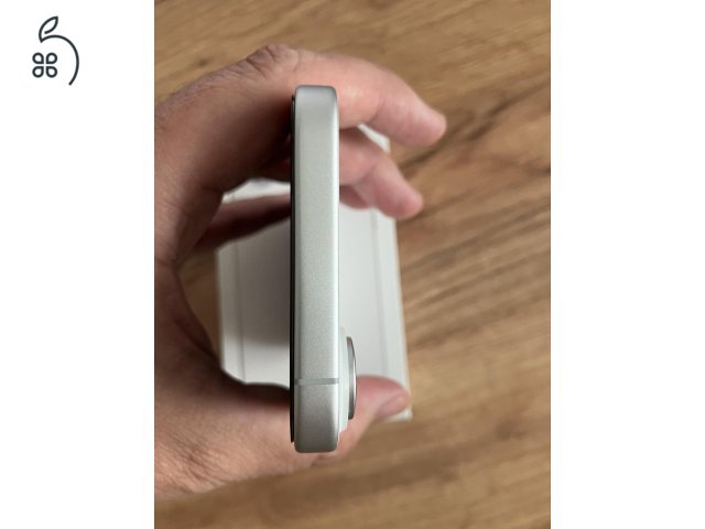 Apple iPhone 17 -- fehér -- 3 év gyári garancia + minőségi tokok + üvegfóliák