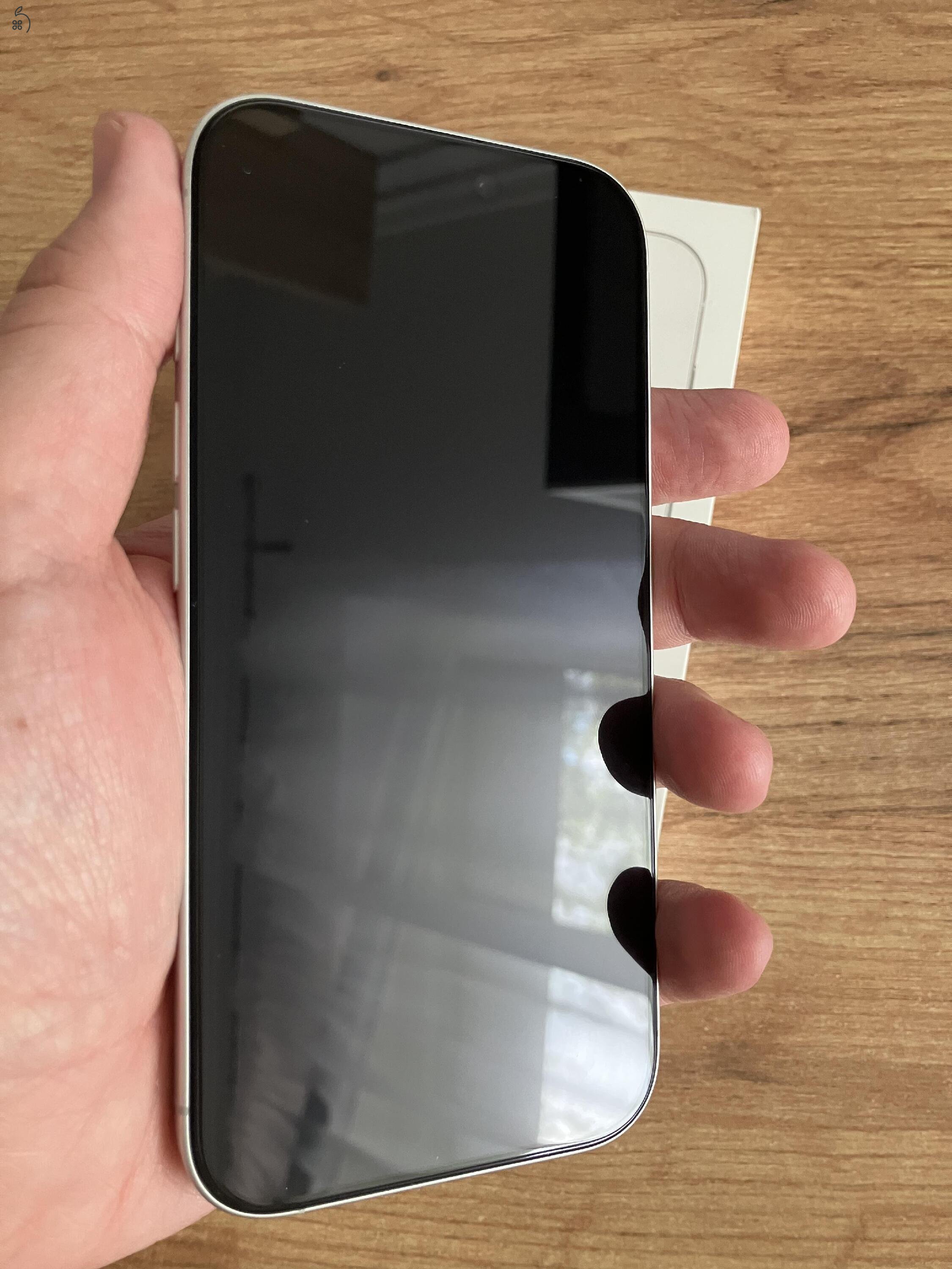 Apple iPhone 17 -- fehér -- 3 év gyári garancia + minőségi tokok + üvegfóliák