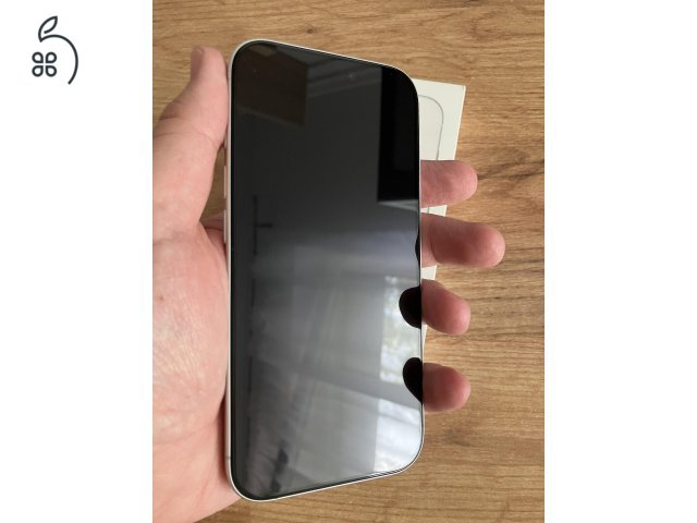 Apple iPhone 17 -- fehér -- 3 év gyári garancia + minőségi tokok + üvegfóliák